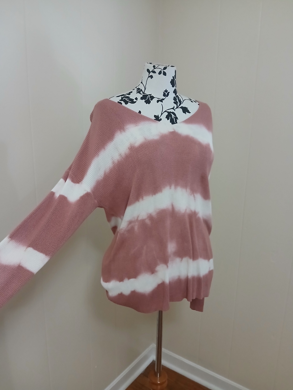 MACARON Dusty Rose and White Tie-Dye V-Neck Sweater